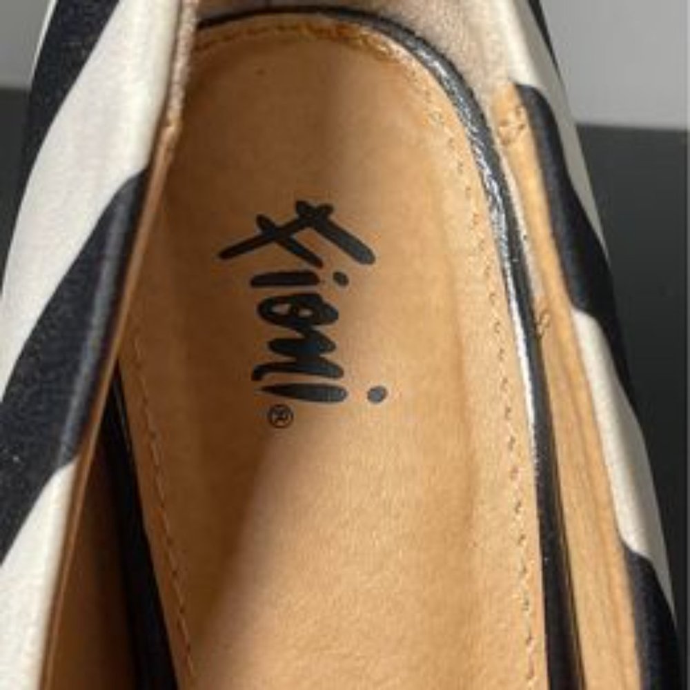 FIONI Black/White Design Open Toe Pumps Size: 8 - Picture 8 of 9